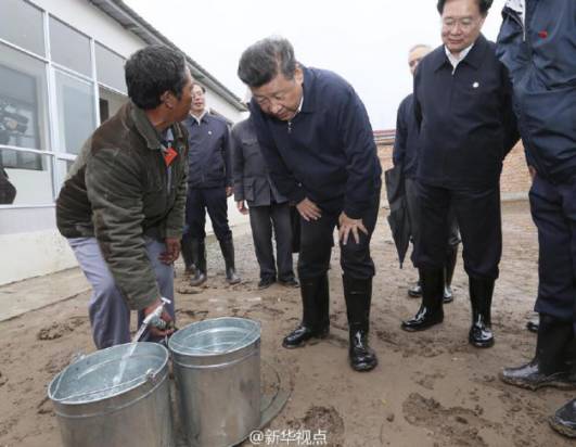 习近平来到班彦村吕有章的新家,了解施工进展